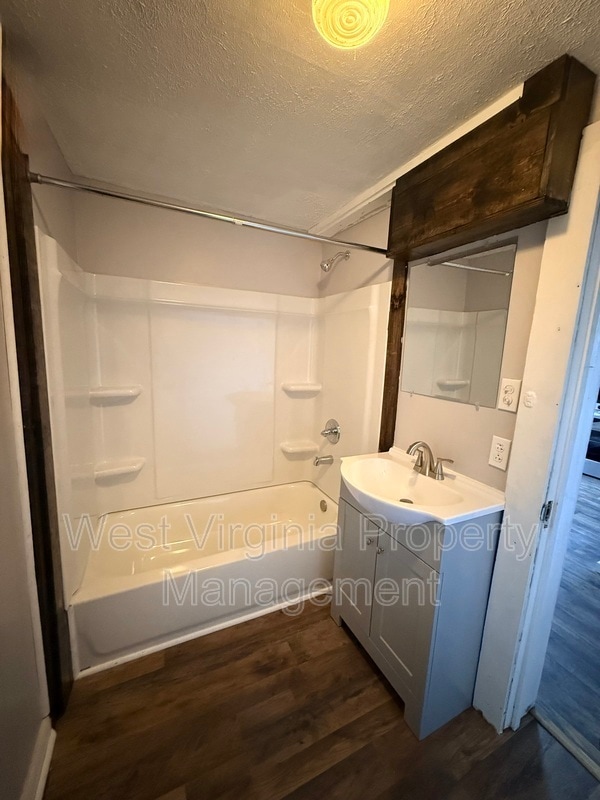 Building Photo - 304 N 3rd St