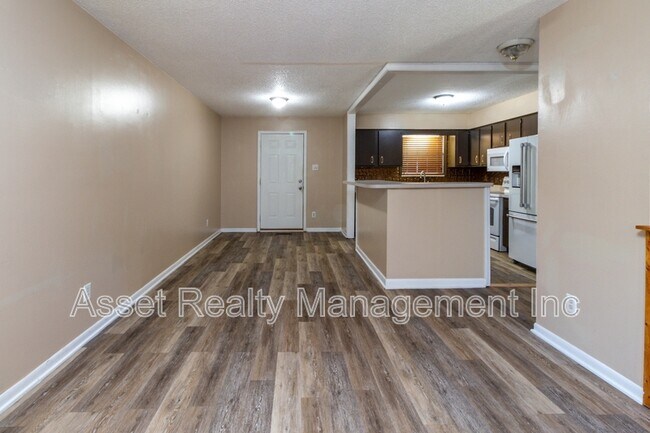 Building Photo - 1817 Sedgewick Dr