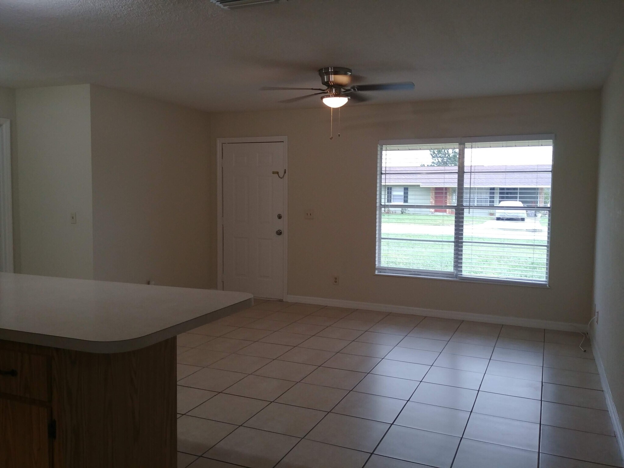 Great Room - 4460 County Road 472