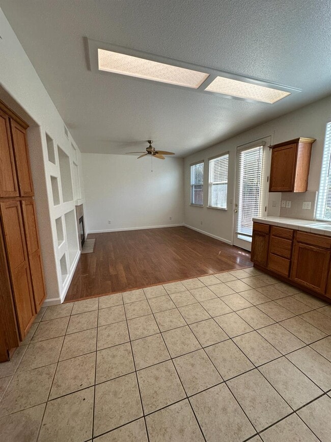 Building Photo - 636 W Venice Ln