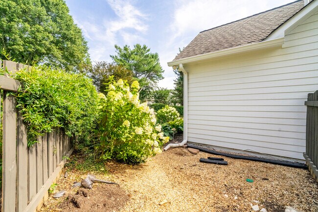 Building Photo - 6850 Weatherstone Way