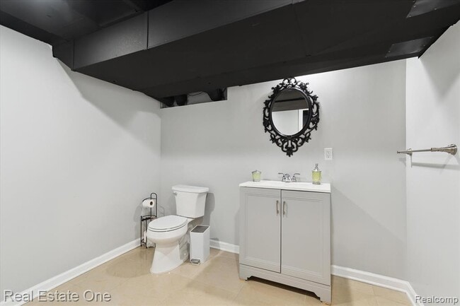 Building Photo - 23944 Fordson Dr