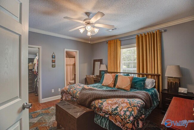 Building Photo - 1605 McCullough Ave NE