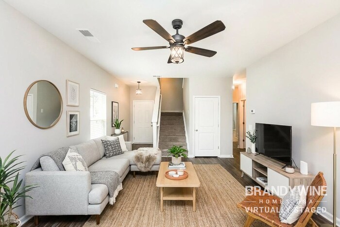 Building Photo - 3332 Lowland Dr