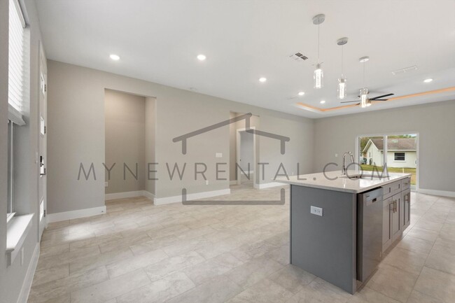 Building Photo - Deposit-Free! Get $1,000 OFF your first mo...
