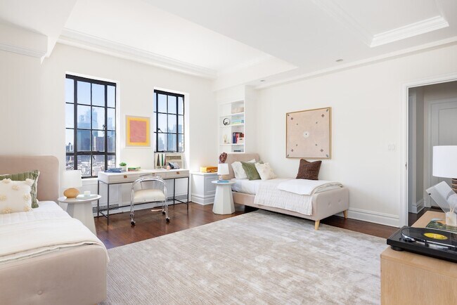 Building Photo - 350 W 57th St