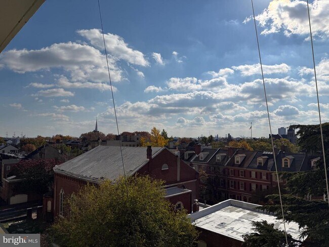 Building Photo - 604 S Washington Square