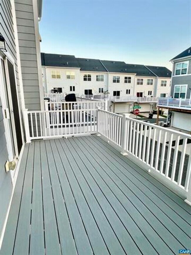Building Photo - Southwood- Gorgeous style and like new condition with a great location to downtown and the Univer...