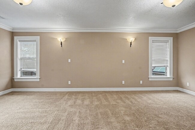 Building Photo - 4 bed, 2.5 bath Two-Story Home in West Salem