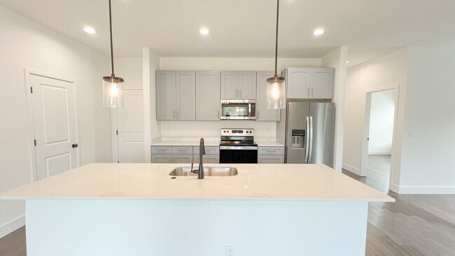 Building Photo - AVAILABLE NOW! 4 BD/2BA Home in Beautiful Palm Bay!! Wonderful home ready for move-in.