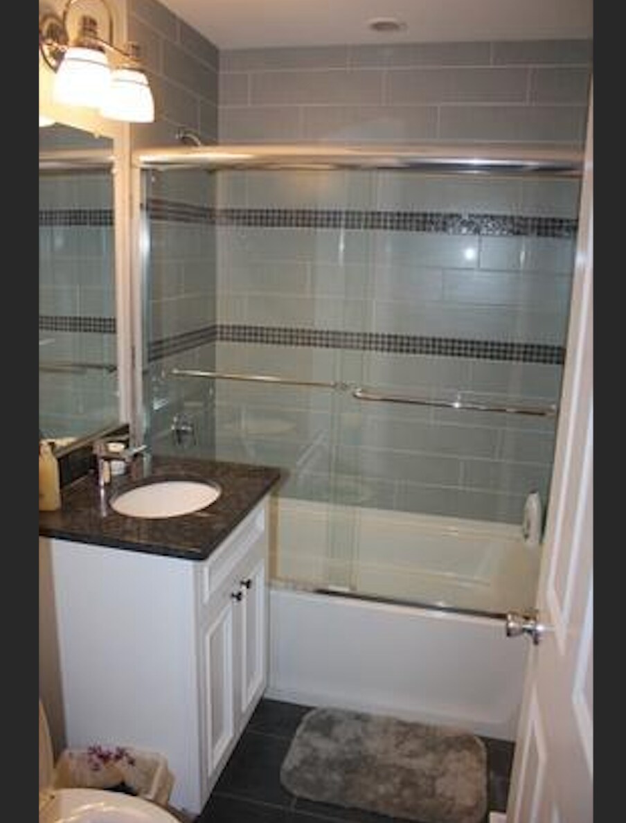 Building Photo - 148 Hillside St