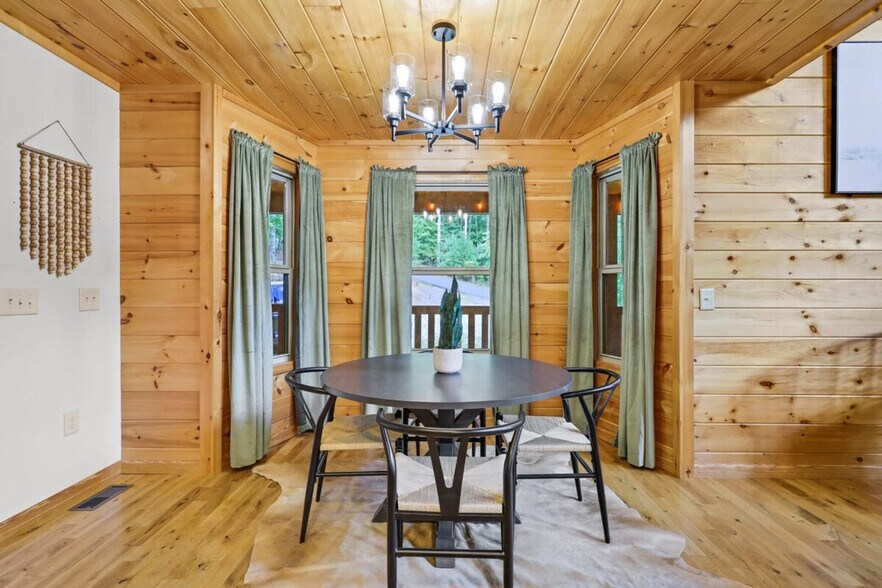 Building Photo - 437 Sheep Stomp Rd