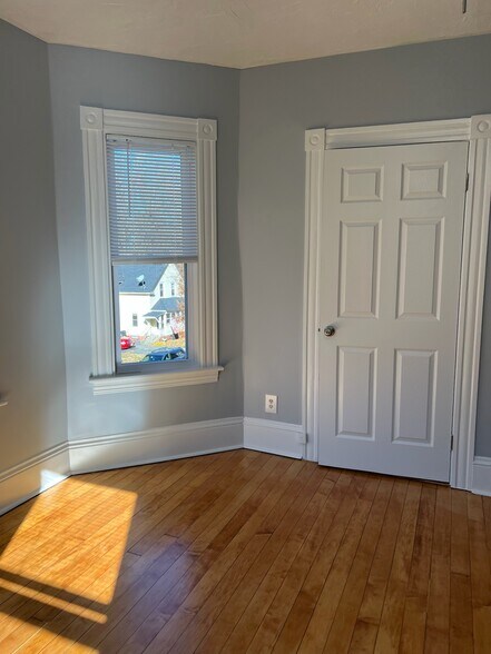 ENTRANCE TO UNIT - 28 Paine St