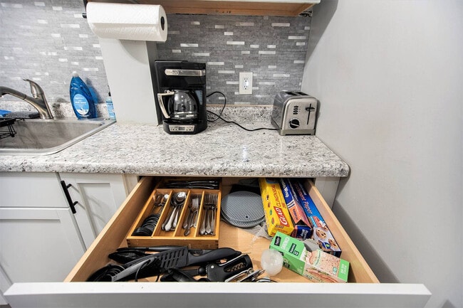 Building Photo - 415 6th St NW