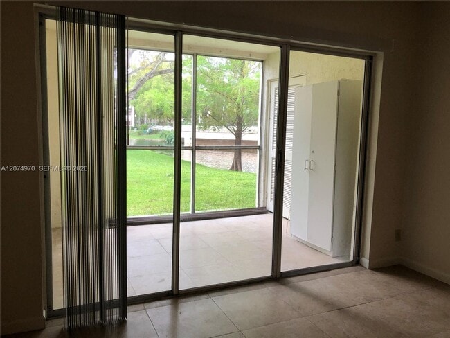 Building Photo - 9855 Westview Dr