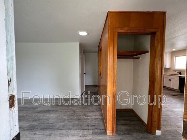 Building Photo - 3202 Farragut St