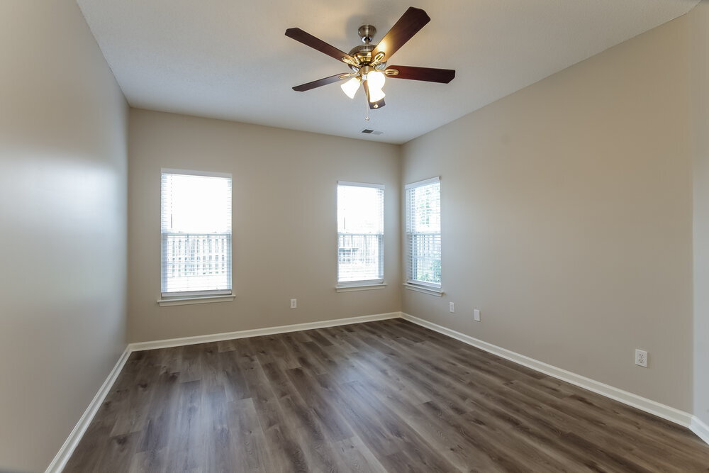 Building Photo - 11878 Meadhaven Dr