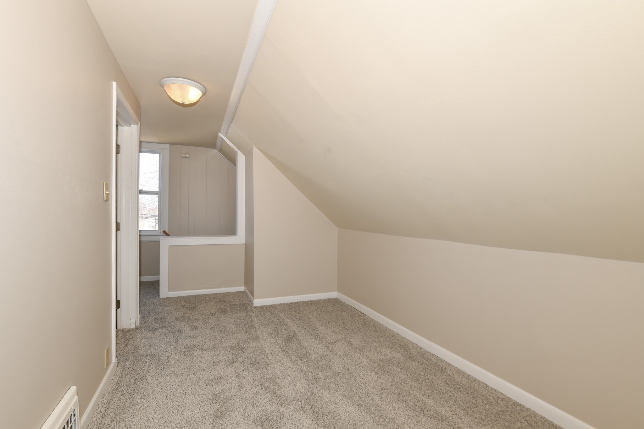 Building Photo - 422 S 89th St