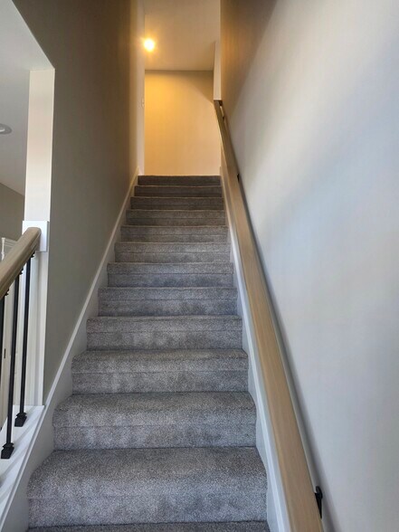 Building Photo - 9425 Newbury Ln