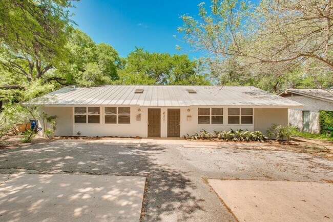 Building Photo - 2300 Trailside Dr