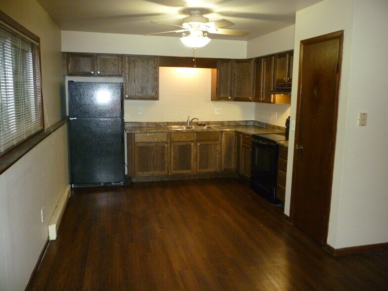 Building Photo - 401 Moasis Dr