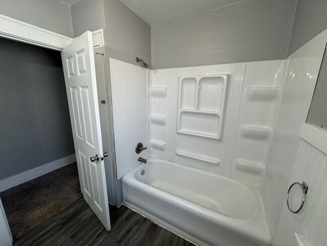 Building Photo - 1414 Iowa St