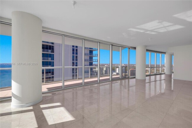 Building Photo - 17121 Collins Ave