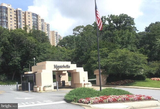 Building Photo - 5902 Mt Eagle Dr