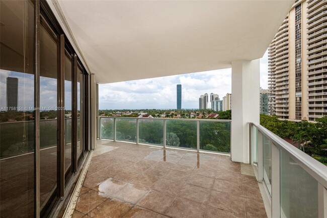Building Photo - 19500 Turnberry Way