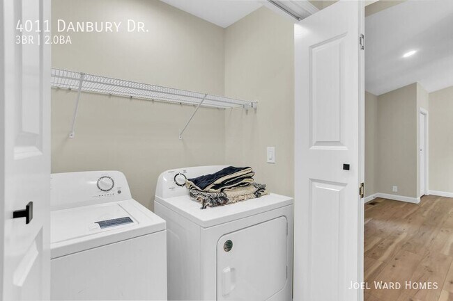 Building Photo - 4011 Danbury Dr
