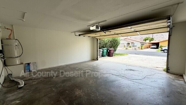 Building Photo - 52020 Avenida Mendoza