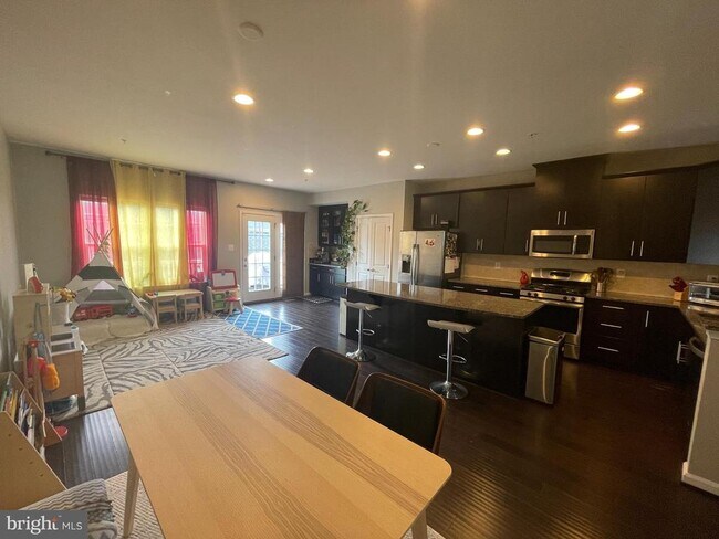 Building Photo - 22421 Sweetspire Dr