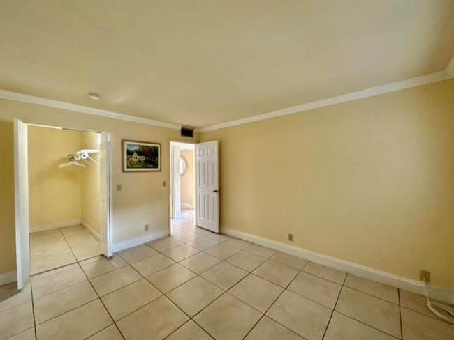 Building Photo - 301 Seville Dr