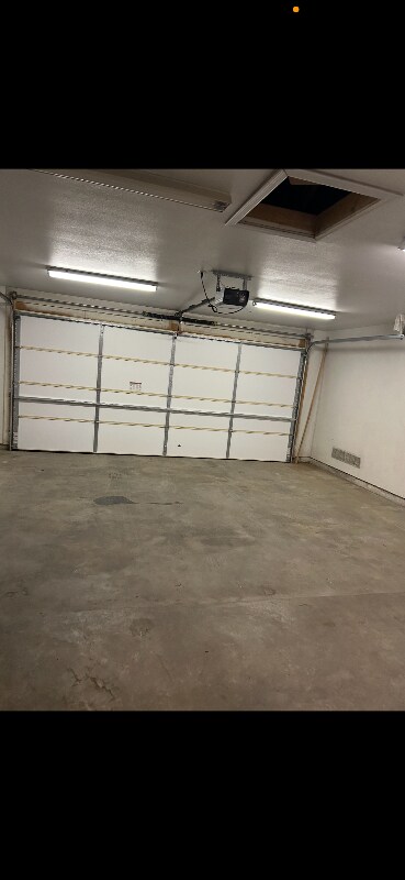 Building Photo - 800 Eastridge Dr NE