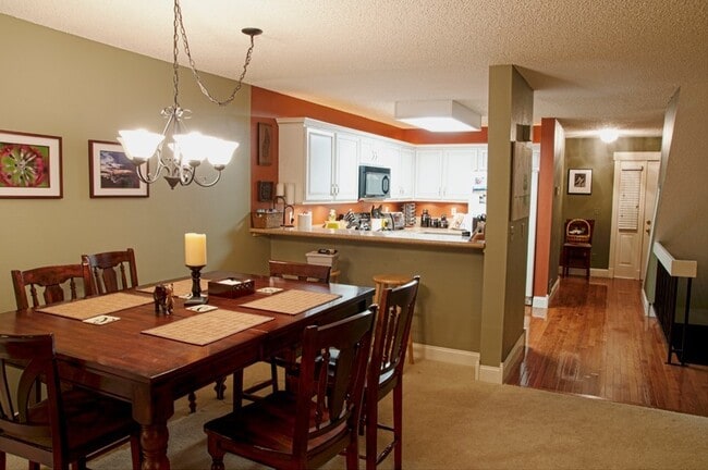 Building Photo - $0 DEPOSIT OPTION. CHARMING TWO-STORY TOWN...