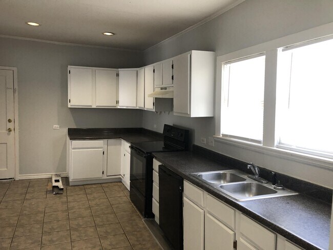 Building Photo - 1211 Monroe St