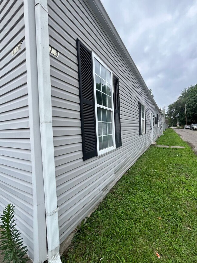 Building Photo - Gorgeous Updated 3 bedroom house!