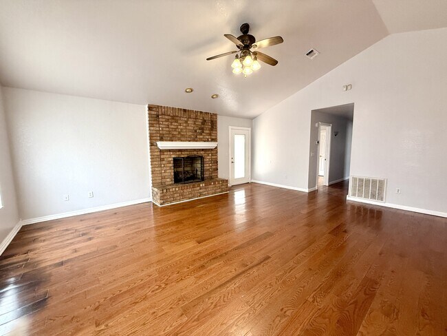 Building Photo - 427 N Rockford Pl