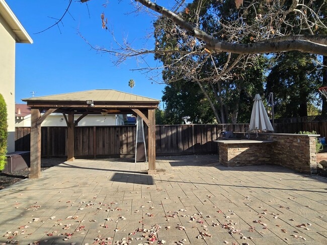 Building Photo - Large Campbell Home, Remodeled Inside, Gorgeous Kitchen, Large Master Suite, A/C, Beautiful Yards!