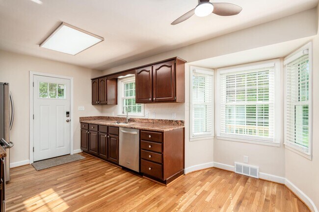 Building Photo - 2559 Welsford Rd