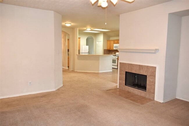 Building Photo - 18314 Manorcliff Ln
