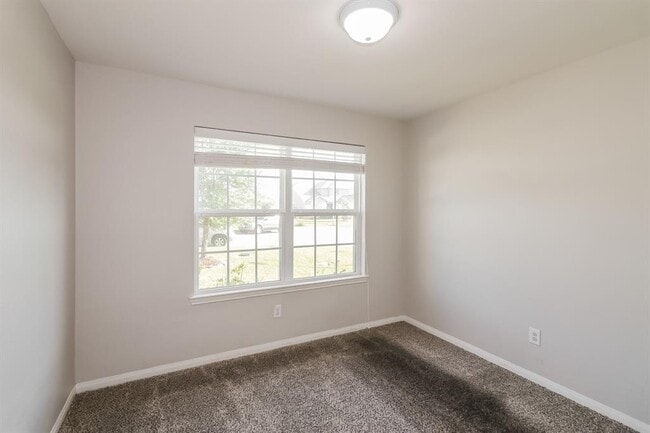 Building Photo - 3004 Oak Ln