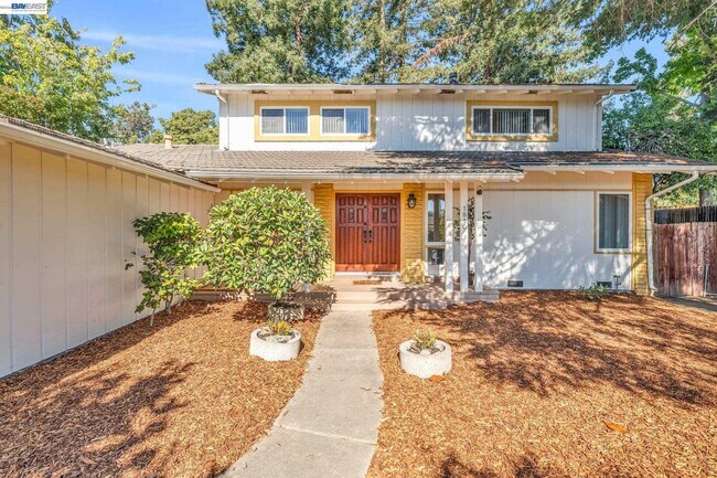 Building Photo - 1810 Boxwood Dr