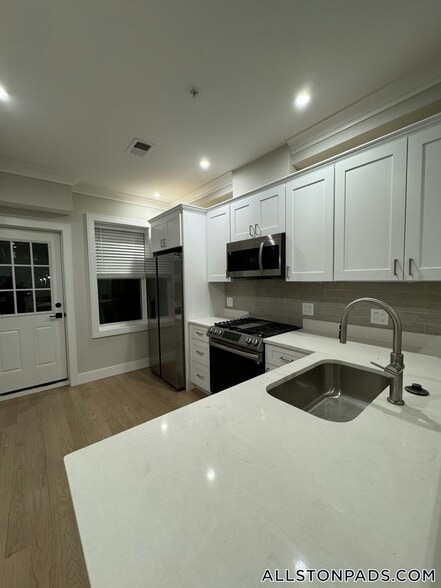 Building Photo - 161 Allston St