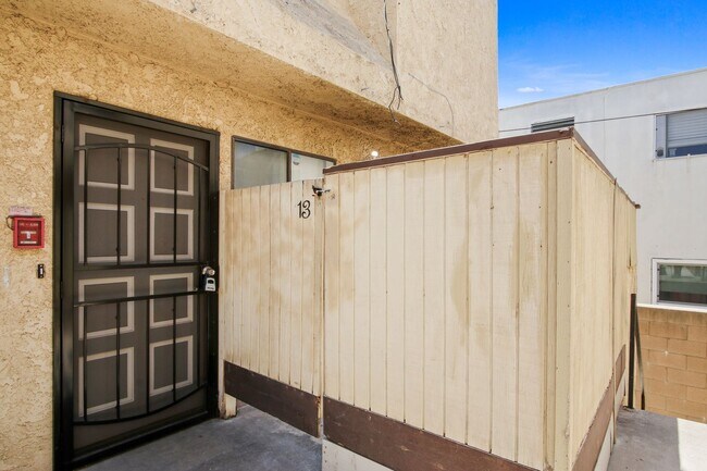 Building Photo - 2-Bedroom, 2-Bath Condo in Prime Torrance ...