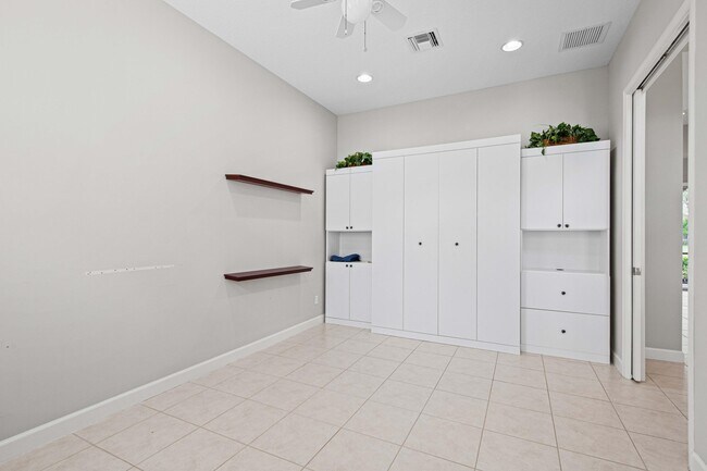 Building Photo - 7317 Bob O Link Way