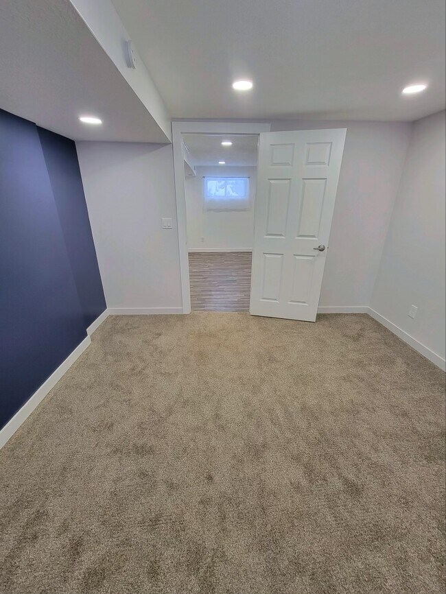 Building Photo - 435 Kiesel Ave