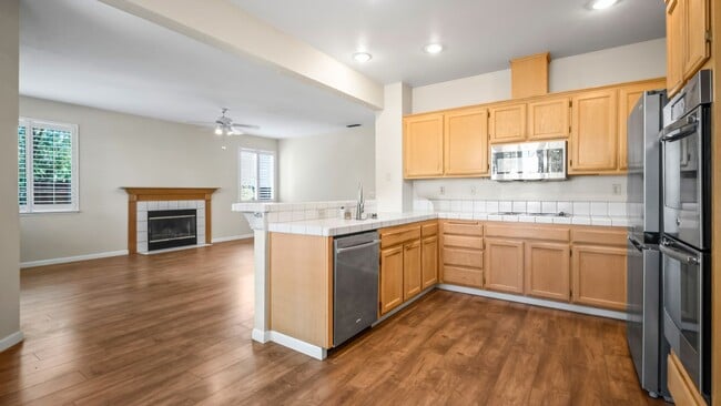 Building Photo - 4 BR/3BA Home in Laurel Creek with Park-Li...