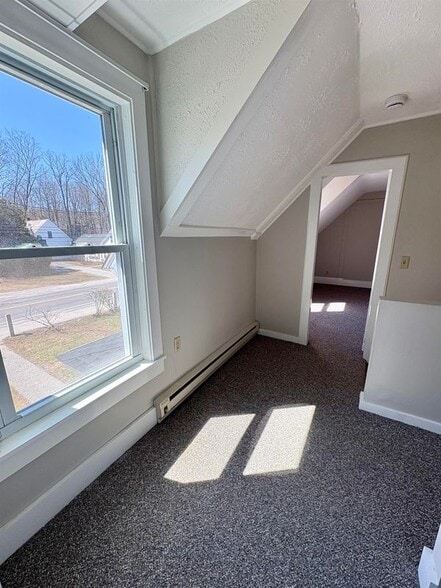 Building Photo - 834 Main St