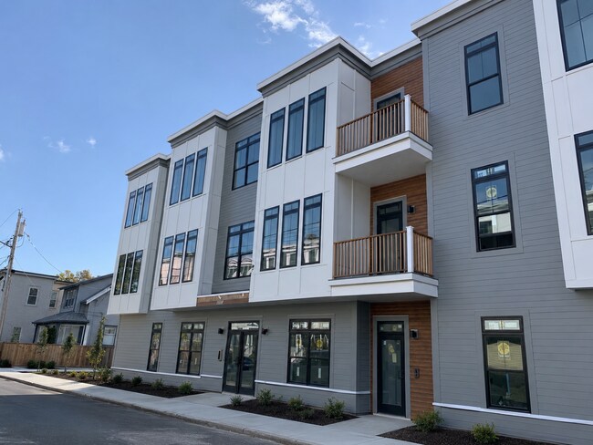 Building Photo - 147 Everett St